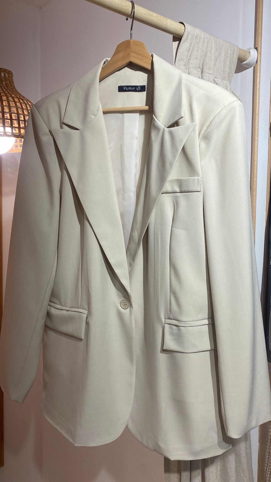 Blazer Beige forrado en su interior