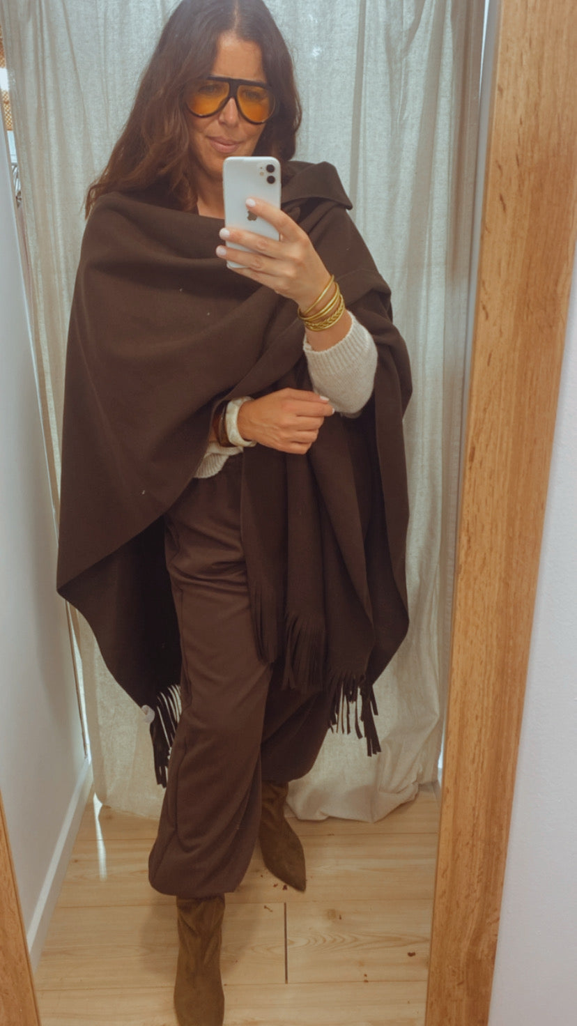 Capa de paño con flecos Karen